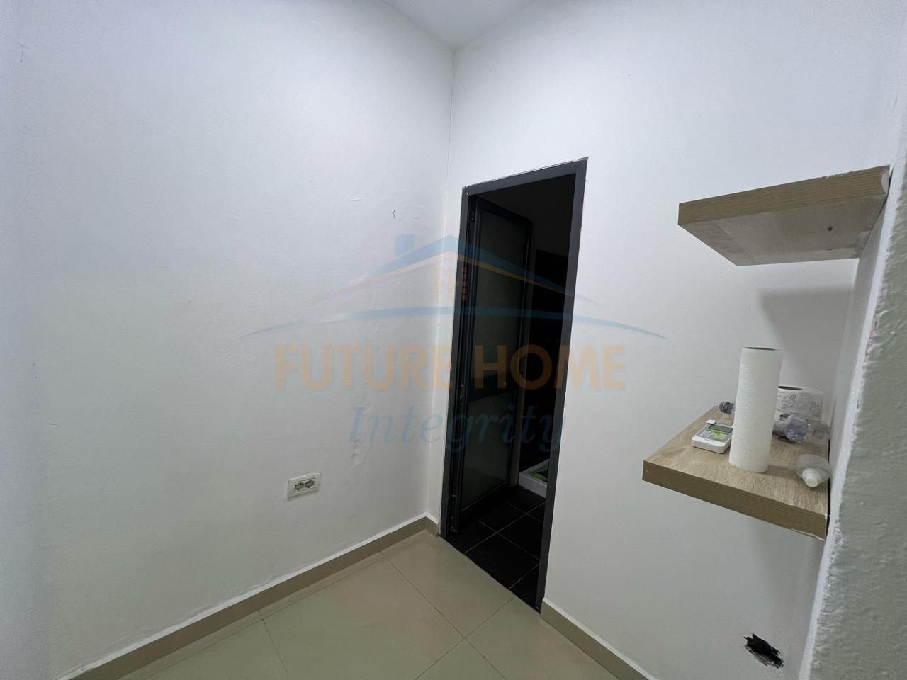 Qera, Ambient Biznesi, Ish Ekspozita, Tiranë.