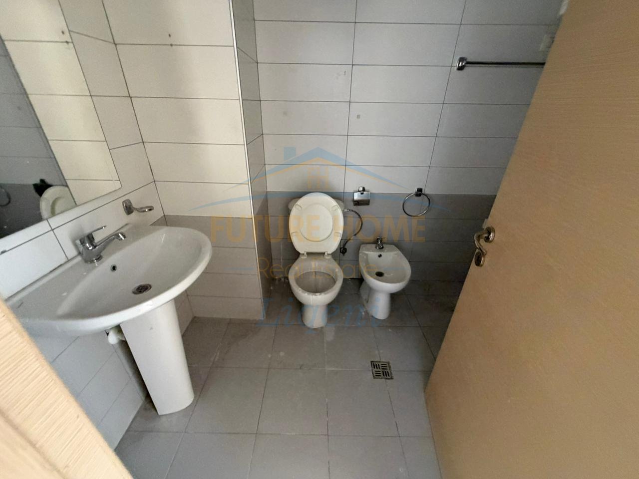 Shitet, Apartament 1+1, Kinostudio, Tiranë