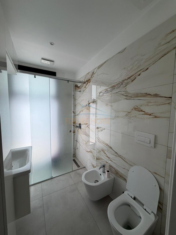 In vendita, appartamento con 3+1+2+2 posti auto, Sofia Hill Residence, TEG, Tirana.