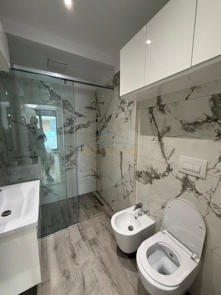 In vendita, appartamento con 3+1+2+2 posti auto, Sofia Hill Residence, TEG, Tirana.