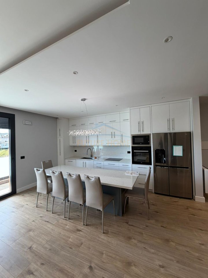 In vendita, appartamento con 3+1+2+2 posti auto, Sofia Hill Residence, TEG, Tirana.