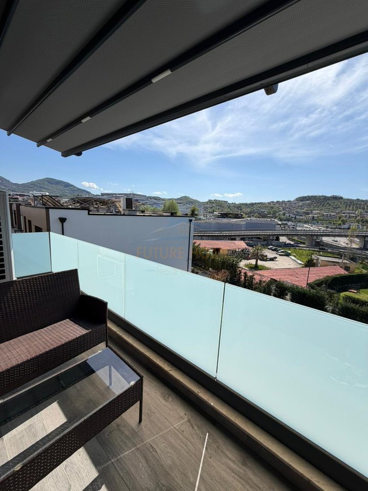 In vendita, appartamento con 3+1+2+2 posti auto, Sofia Hill Residence, TEG, Tirana.