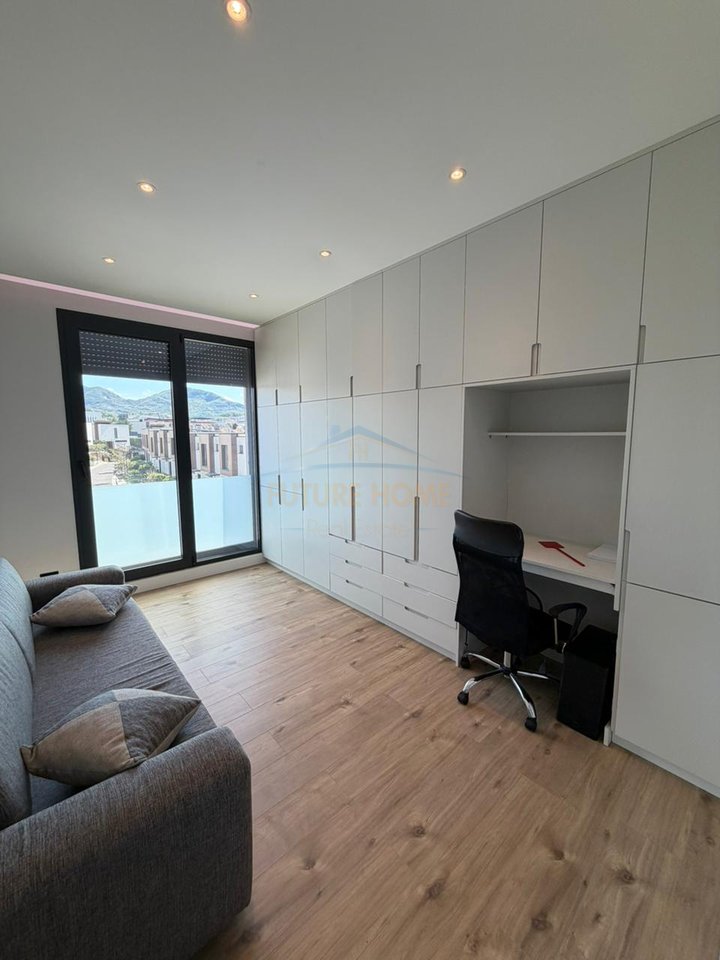 In vendita, appartamento con 3+1+2+2 posti auto, Sofia Hill Residence, TEG, Tirana.