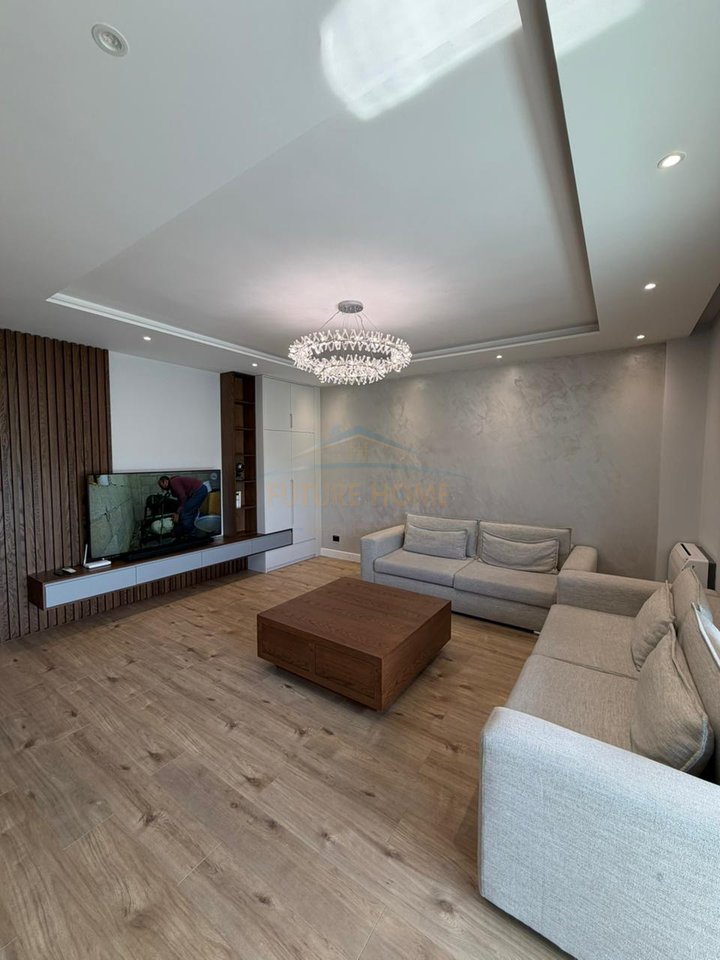 In vendita, appartamento con 3+1+2+2 posti auto, Sofia Hill Residence, TEG, Tirana.