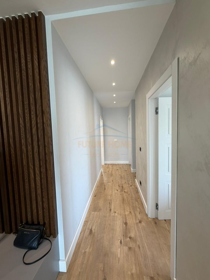 In vendita, appartamento con 3+1+2+2 posti auto, Sofia Hill Residence, TEG, Tirana.