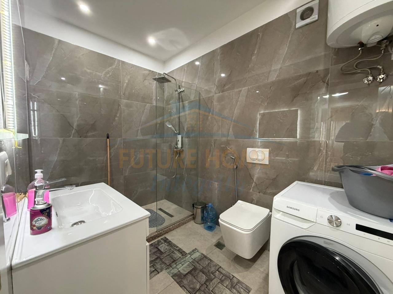 Qera, Apartament 2+1, Unaza e Re, Tiranë.