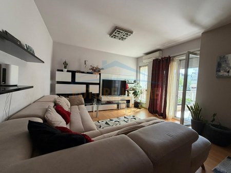 Shitet, Apartament 2+1+2+ Post Parkimi, Rruga Frosina Plaku, Tiranë