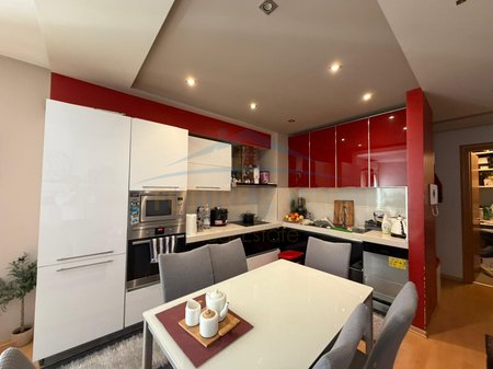 Shitet, Apartament 2+1+2+ Post Parkimi, Rruga Frosina Plaku, Tiranë