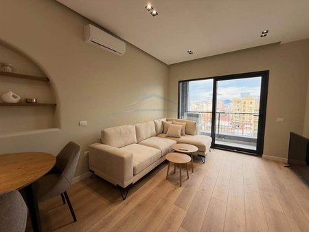 Shitet, Apartament 1+1, Rruga e Barrikadave, Tiranë.