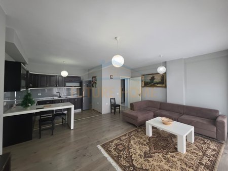 Shitet, Apartament 2+1, Lagjia 1, Korçë.