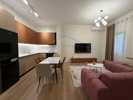 Shitet, Apartament 2+1+2, Fresku, Tiranë.