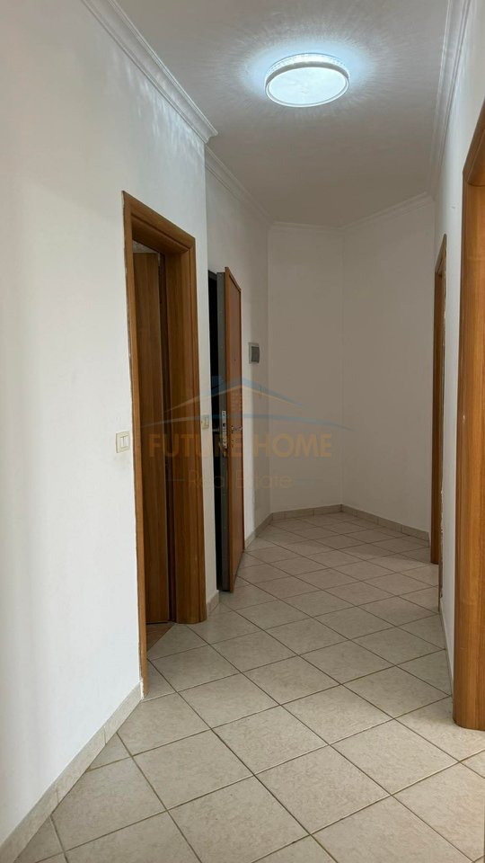 Shitet, Apartament 2+1, Pallatet Romario, Unaza e Re