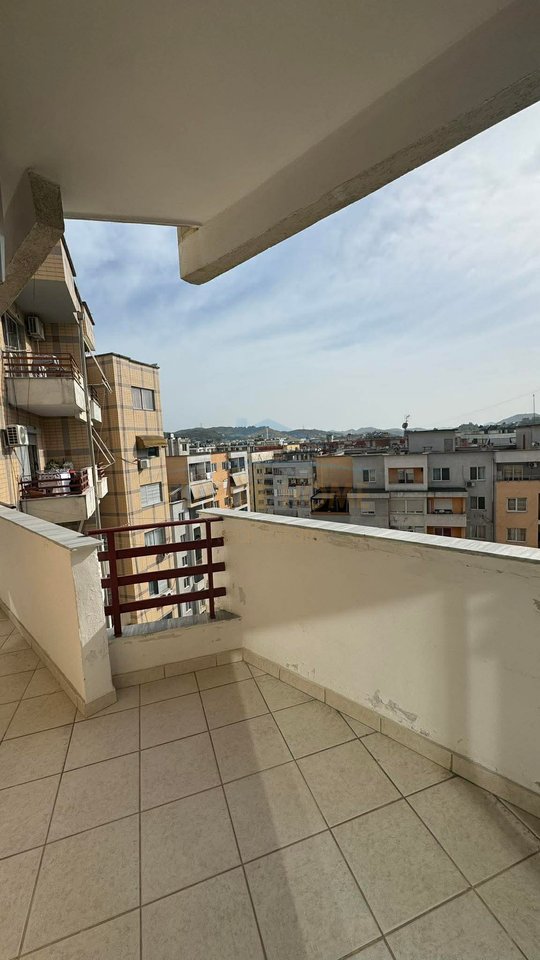 Shitet, Apartament 2+1, Pallatet Romario, Unaza e Re