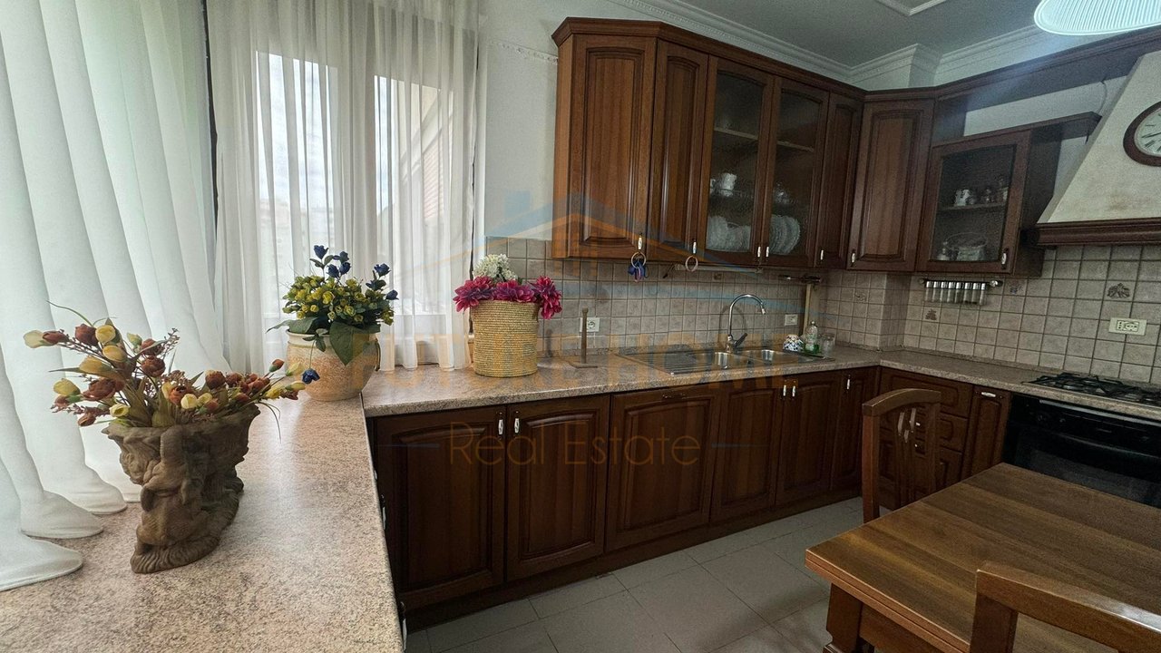 Qera, Apartament 2+1+2, Blloku, Tirane