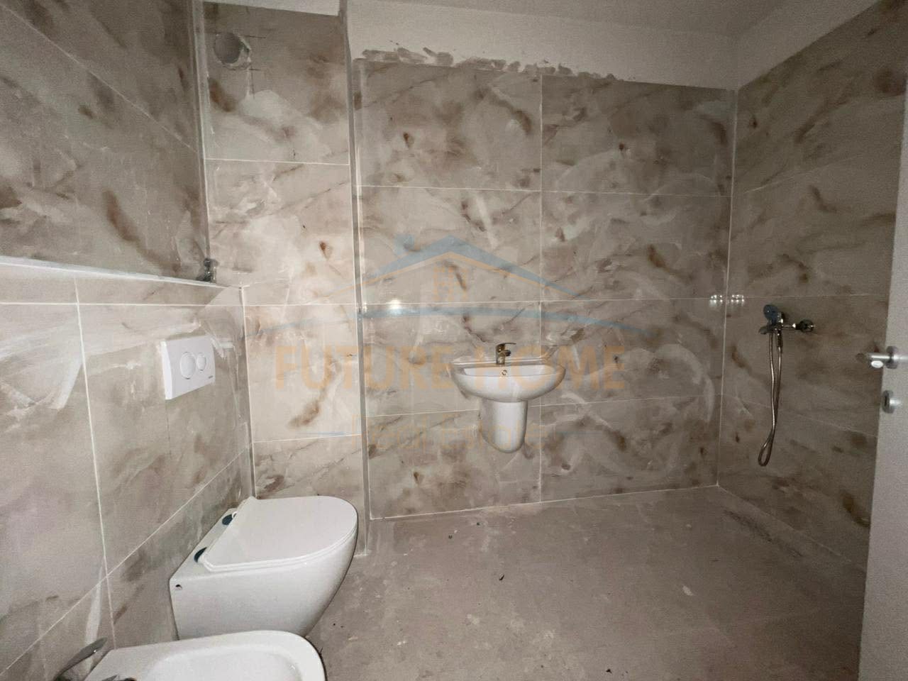 Shitet Apartament 1+1, Yzberisht