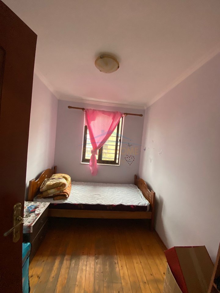 Shitet, Apartament 2+1 , Rruga e Barrikadave, Tirane