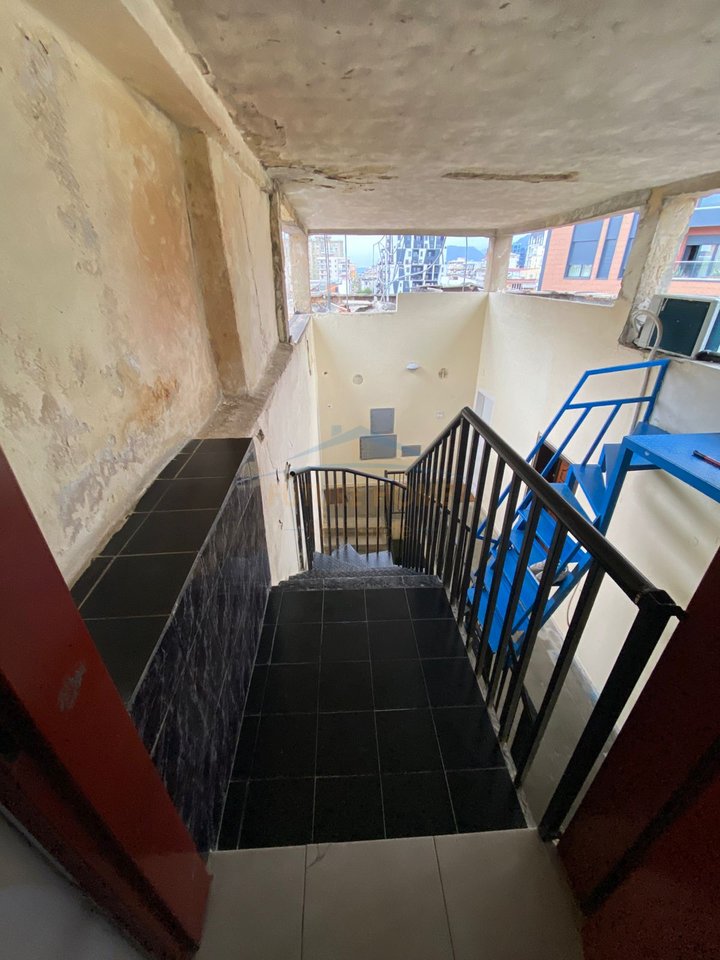 Shitet, Apartament 2+1 , Rruga e Barrikadave, Tirane
