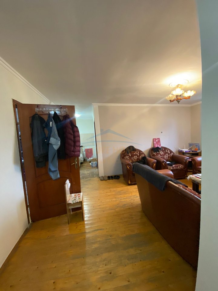 Shitet, Apartament 2+1 , Rruga e Barrikadave, Tirane
