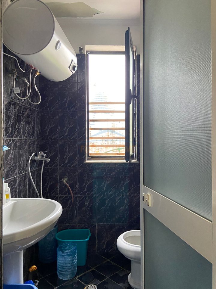 Shitet, Apartament 2+1 , Rruga e Barrikadave, Tirane