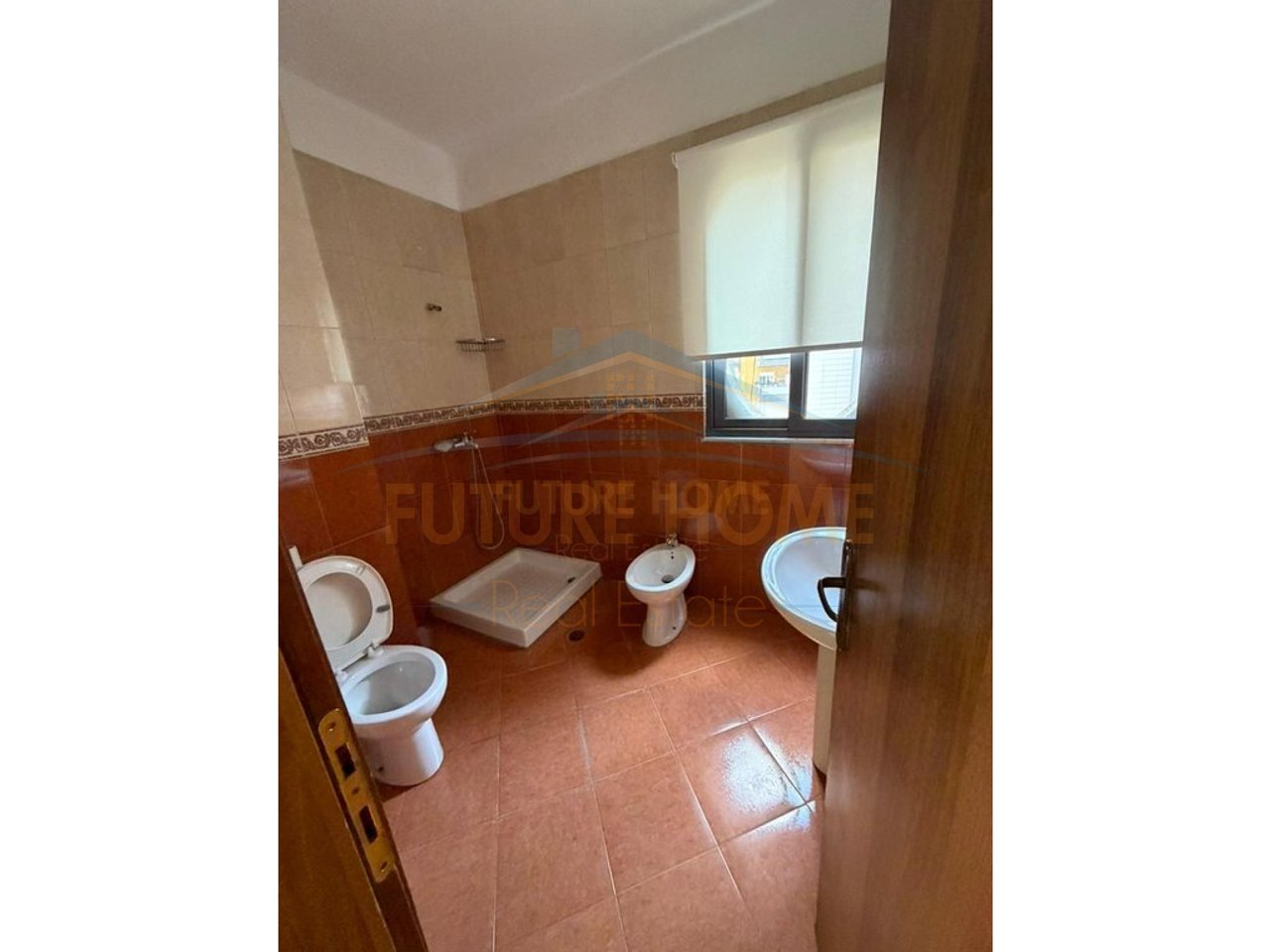 Shitet, Apartament 2+1+2, Rruga e Kosovarëve, Tiranë