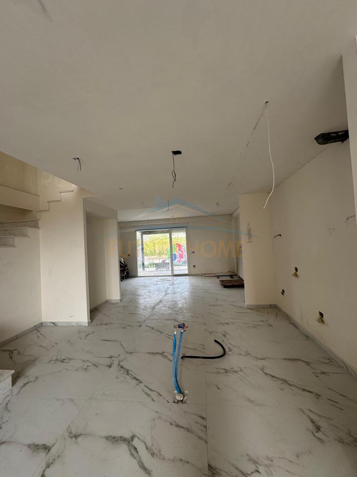 Shitet, Duplex , Fresk , Tiranë