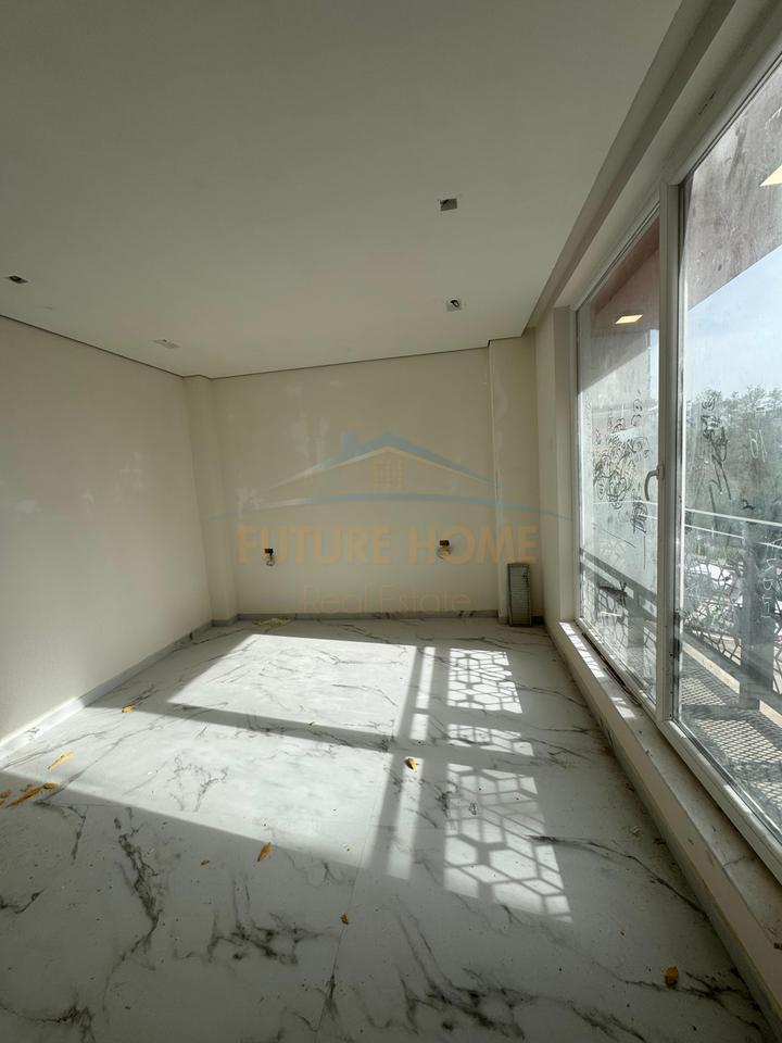 Shitet, Duplex , Fresk , Tiranë