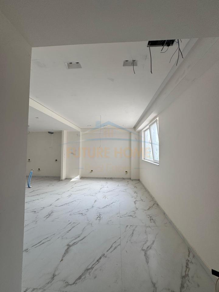 Shitet, Duplex , Fresk , Tiranë