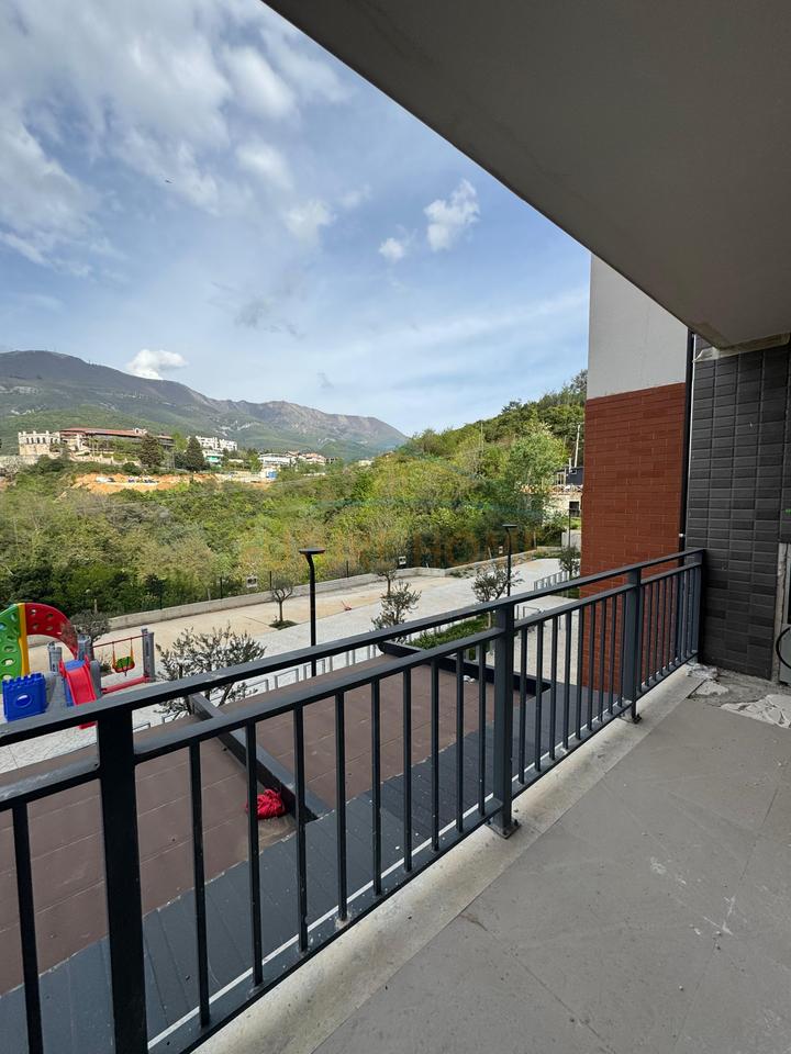 Shitet, Duplex , Fresk , Tiranë