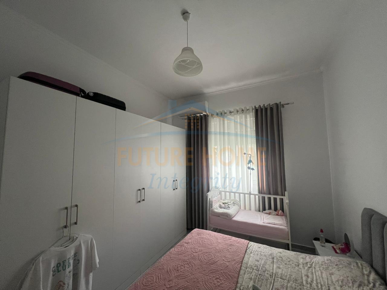 Shitet, Apartament 2+1, Fresku, Tiranë.