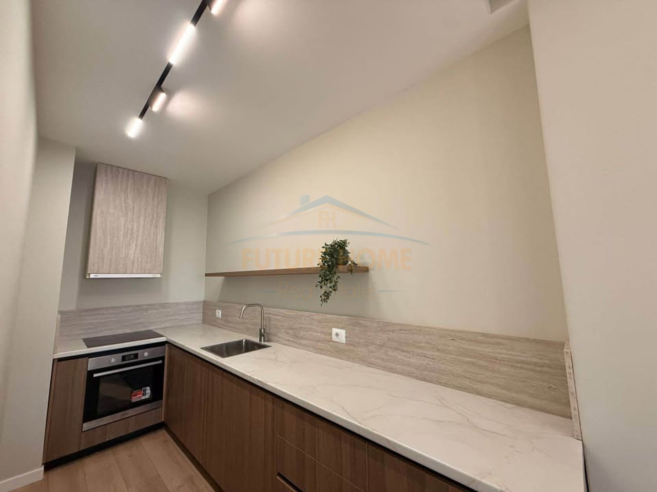 Shitet, Apartament 1+1, Rruga e Barrikadave, Tiranë.