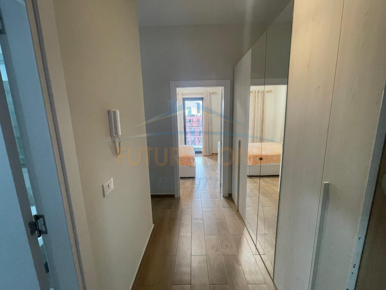 Qera, Apartament 1+1+Post Parkimi, Shkolla e Kuqe, Tiranë.