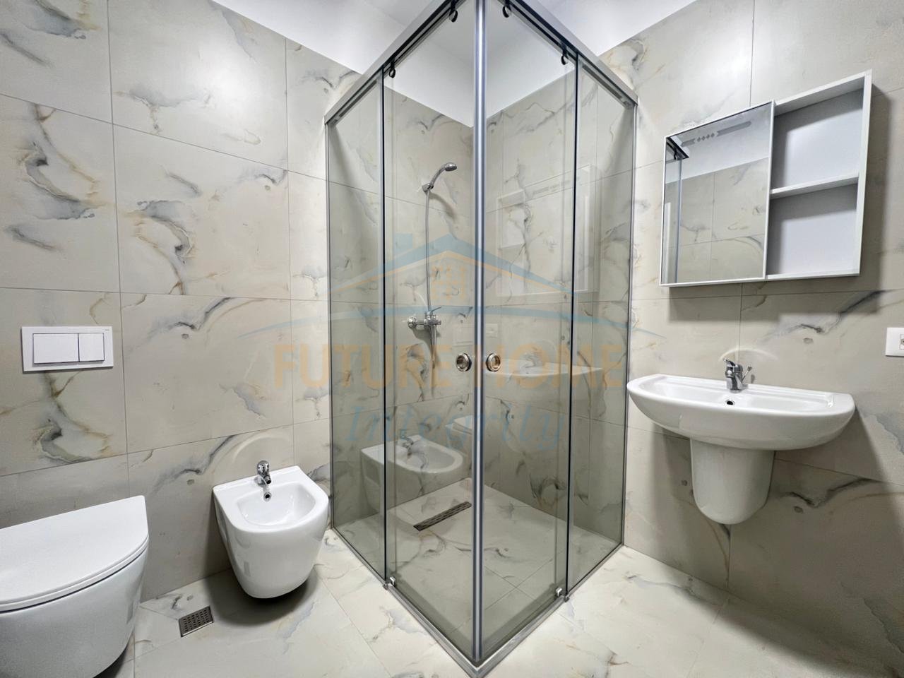 Affitto, Appartamento 2+1+2, Nuovo Bazaar, Tirana.