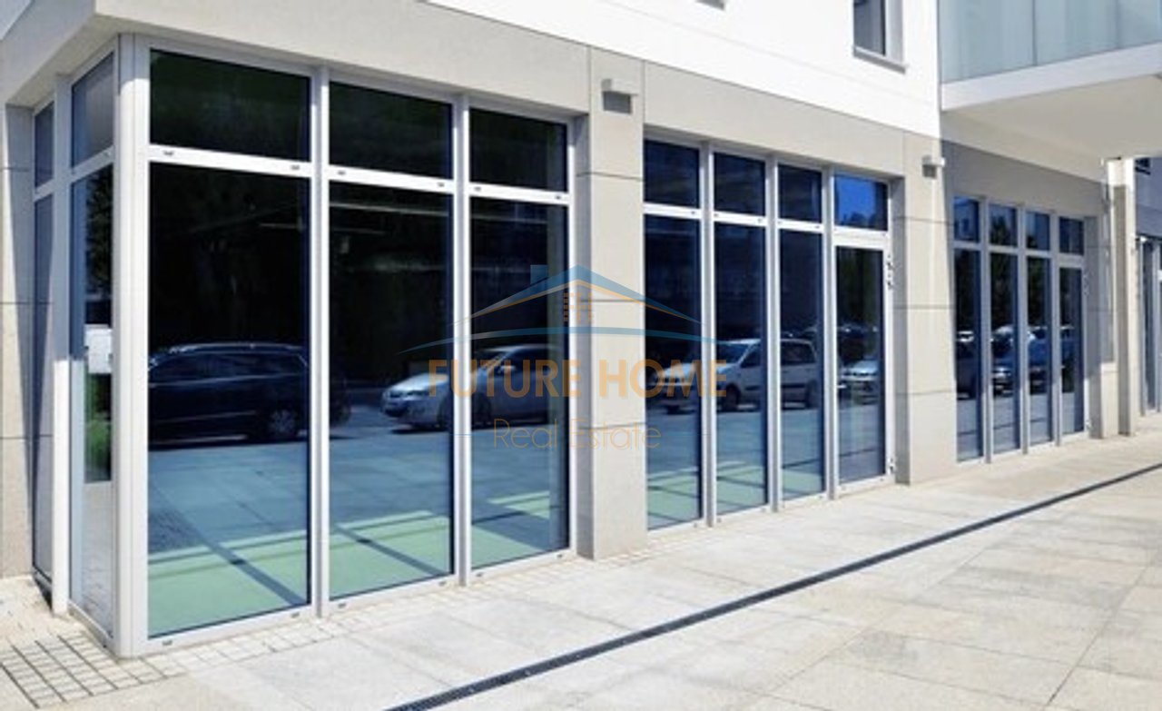 Shitet, Ambient Biznesi Rruga Ali demi, Tiranë.