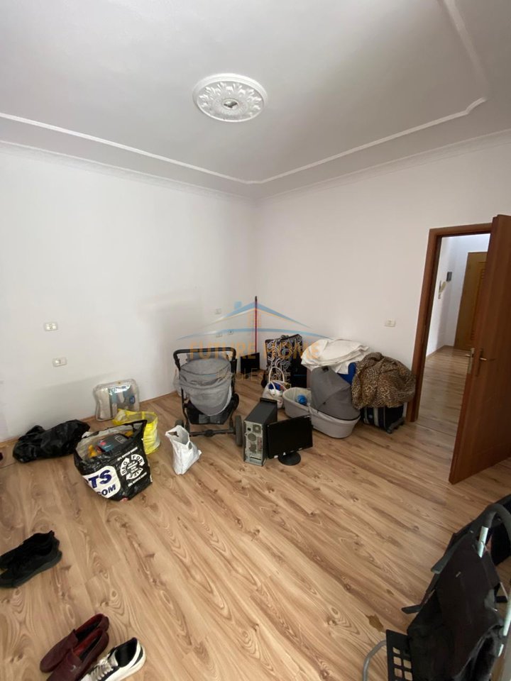 Shitet, Apartament 2+1+1, Ali Demi, Tiranë.