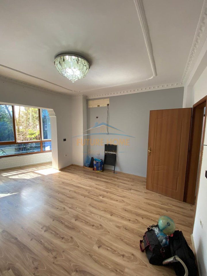 Shitet, Apartament 2+1+1, Ali Demi, Tiranë.