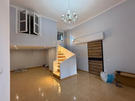 Shitet,Duplex, Rruga "Shefqet Kuka", Fresk