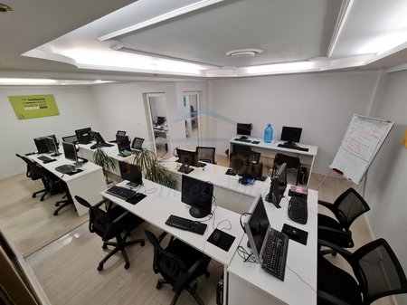 Qera, Ambient Biznesi, Blloku, Tiranë.