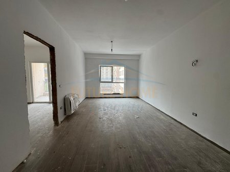 Qera, Apartament 1+1 për Zyra, Kompleksi Aura, Tiranë.