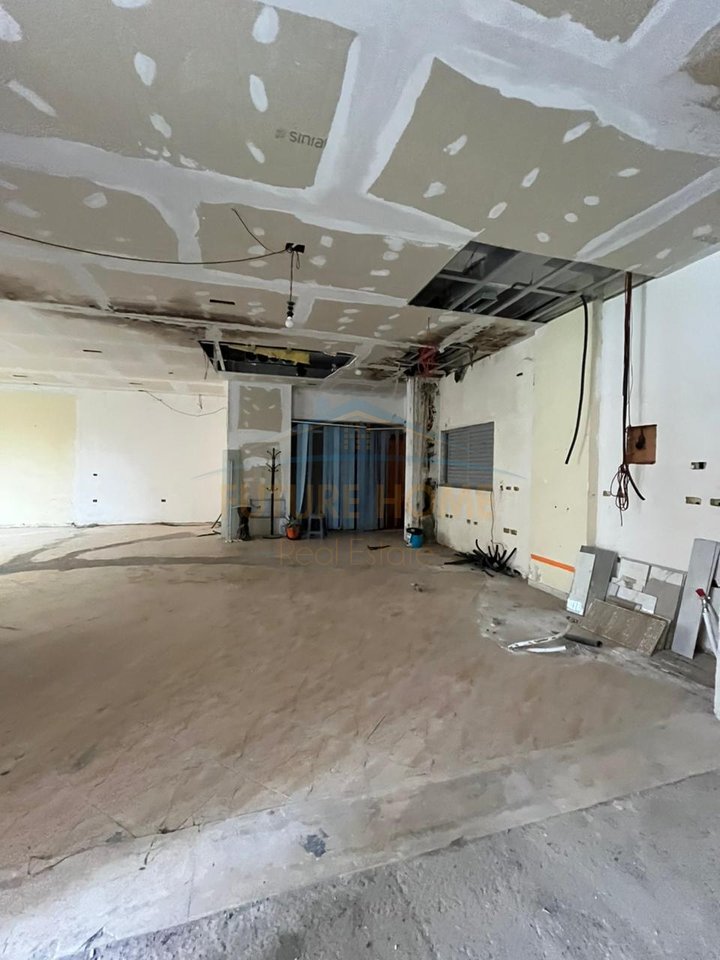 Shitet, Godinë Hotelerie, Durrës