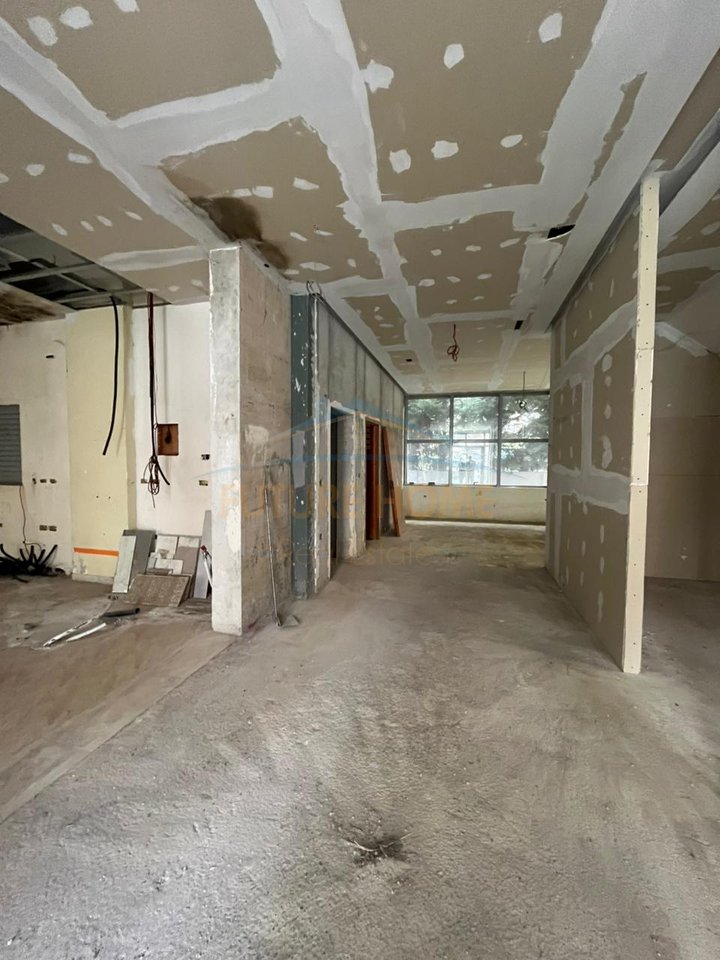 Shitet, Godinë Hotelerie, Durrës