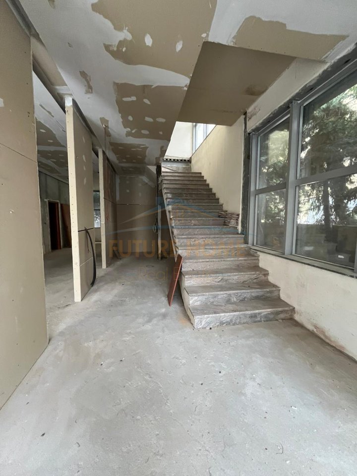 Shitet, Godinë Hotelerie, Durrës