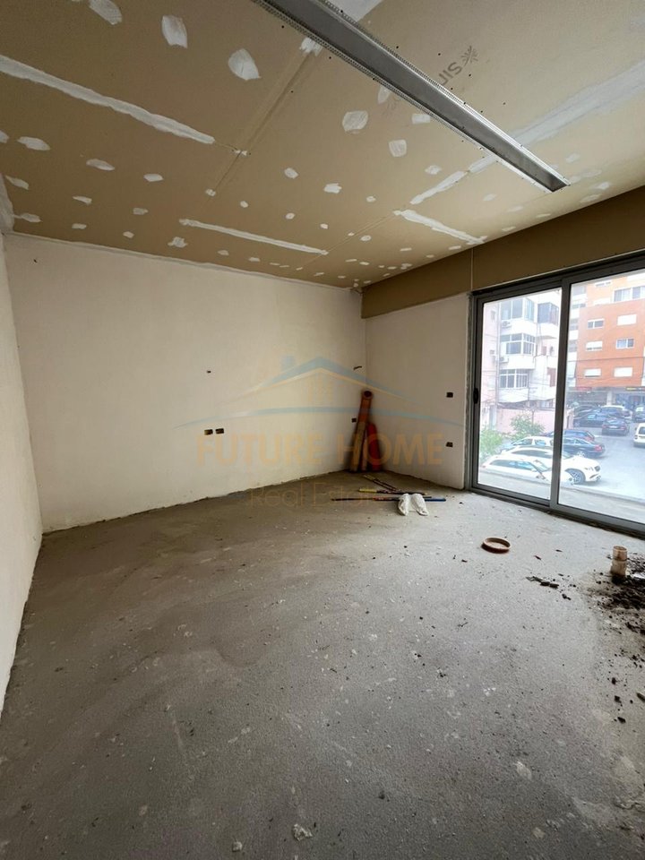 Shitet, Godinë Hotelerie, Durrës