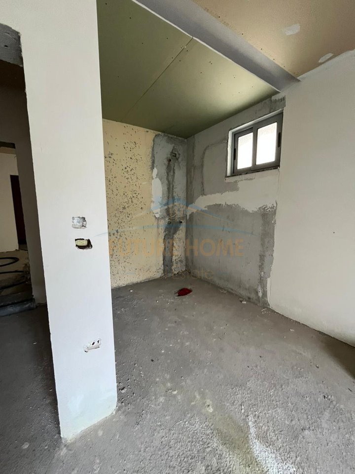 Shitet, Godinë Hotelerie, Durrës