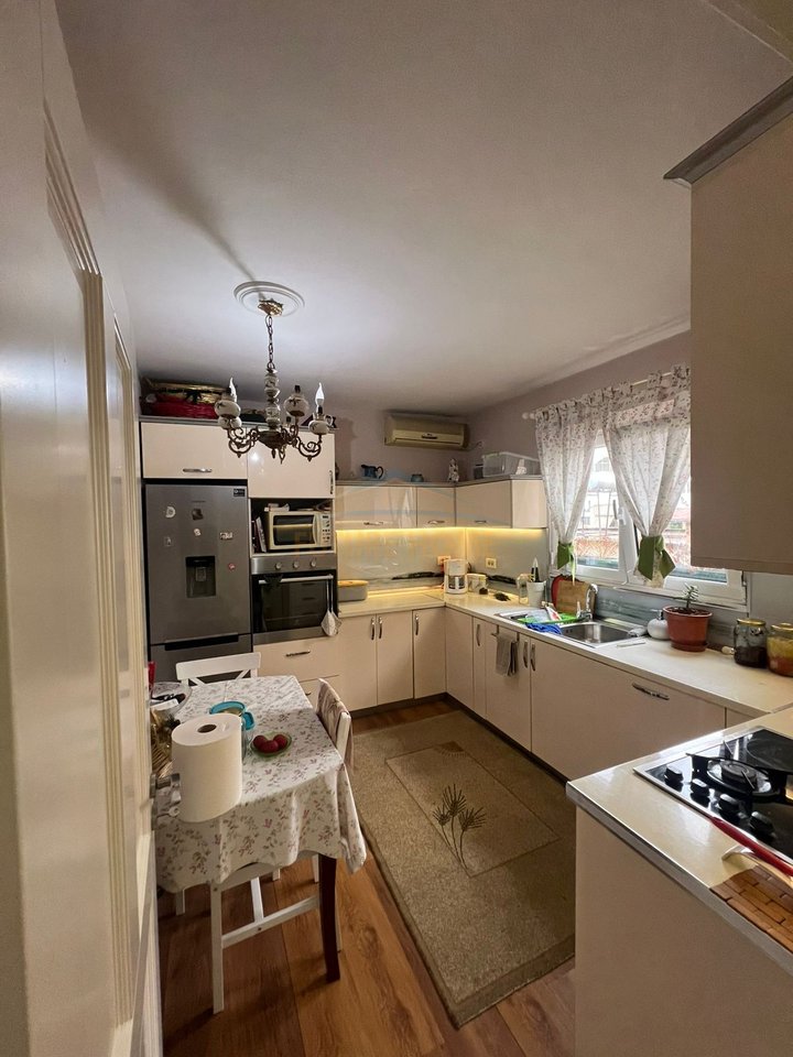 Shitet, Apartament 2+1 + Garderobë, Rruga e Kavajës,Tiranë