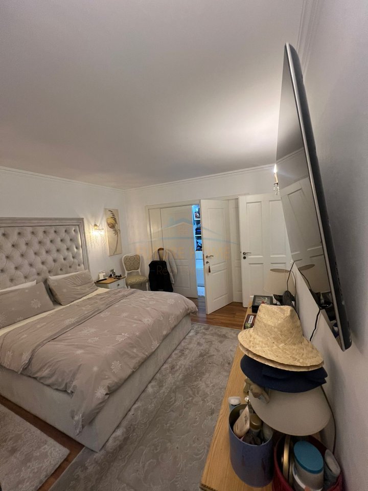 Shitet, Apartament 2+1 + Garderobë, Rruga e Kavajës,Tiranë