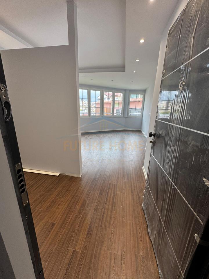 Shitet,Apartament 1+1, Rruga "Shefqet Kuka", Fresk