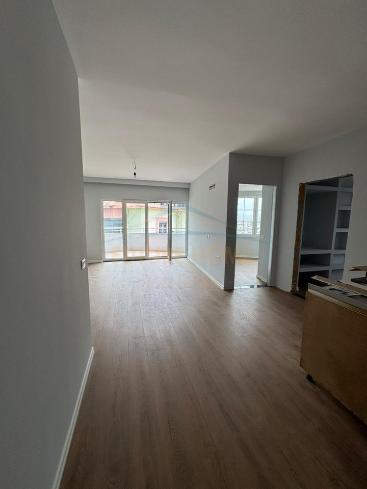 Shitet,Apartament 2+1+2, Rruga "Shefqet Kuka", Fresk