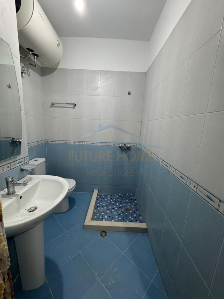 Shitet,Apartament 2+1+2, Rruga "Shefqet Kuka", Fresk