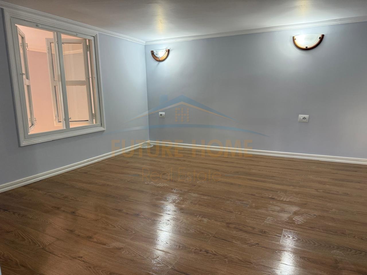 Shitet,Duplex, Rruga "Shefqet Kuka", Fresk