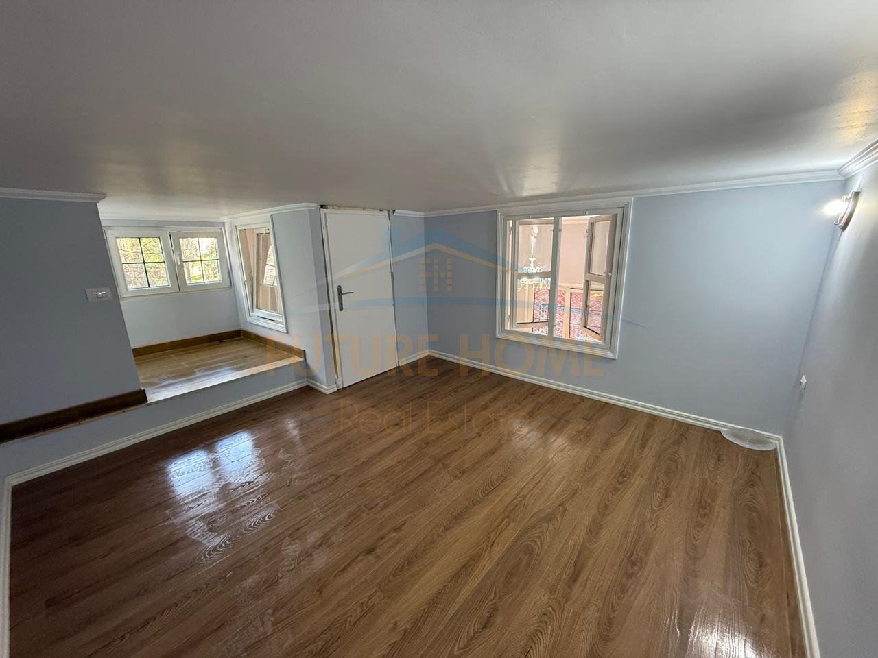 Shitet,Duplex, Rruga "Shefqet Kuka", Fresk